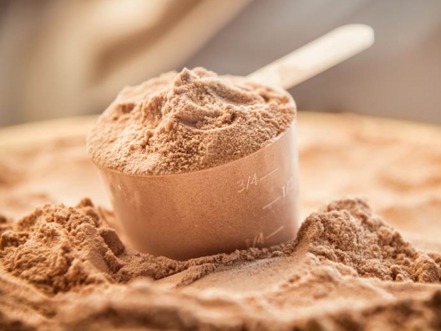 Nutricionista ensina receitas para você fugir do whey protein com água