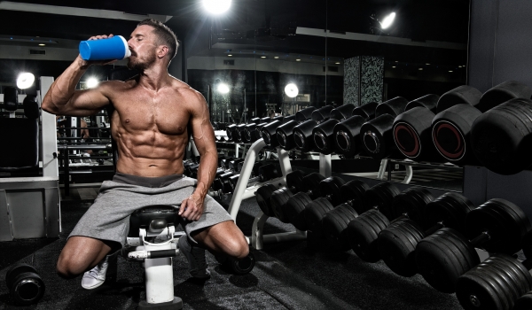 Antes ou depois do treino? Veja a hora indicada para tomar 5 suplementos