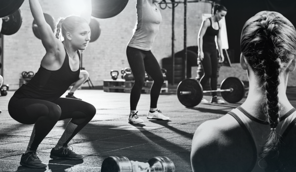 Exercícios com barra ou halter, há diferença na solicitação muscular?