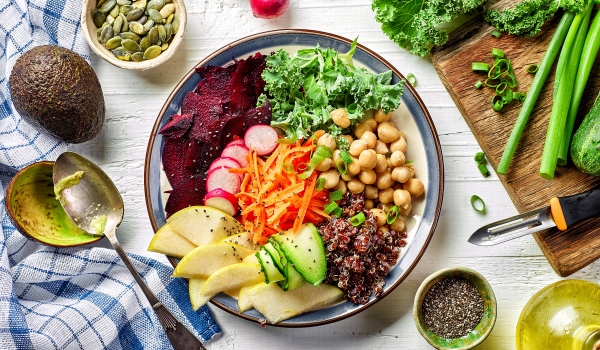 Como preparar um prato colorido e nutritivo seguindo as dicas da nutricionista